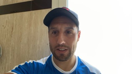 Santi Cazorla felicita a su madre y a su mujer.