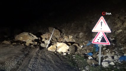 Yüksekova-Van karayolunda heyelan