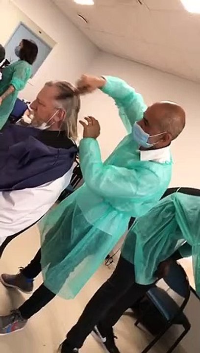 RTL Evénement coiffeurs à l'IHU / Le professeur Didier Raoult coiffé par Didier Louder