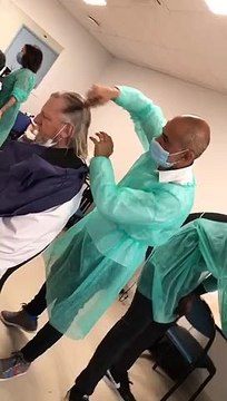 RTL Evénement coiffeurs à l'IHU / Le professeur Didier Raoult coiffé par Didier Louder