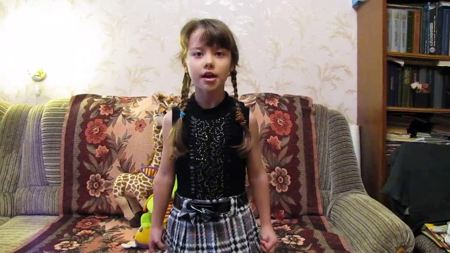 8 лет прошло с тех пор, как я пел песню кузнечика моему дедушке (sings song for her grandpa.)