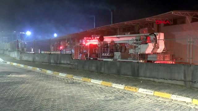TUZLA'DA FABRİKADA YANGIN: 1 İŞÇİ DUMANDAN ETKİLENDİ