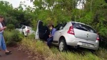 Após ultrapassagem, carros vão parar no acostamento, às margens da rodovia BR-369