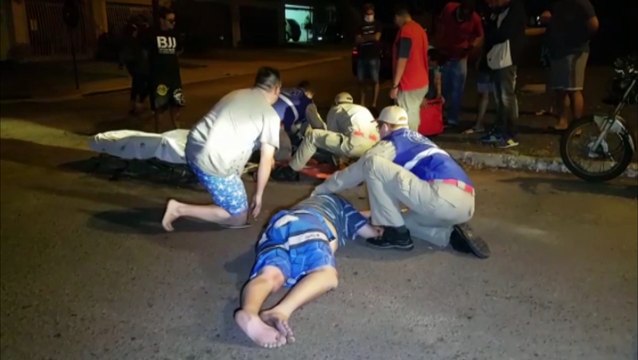 Atropelamento por moto deixa dois homens feridos no Bairro Alto Alegre