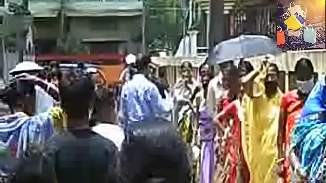 Distribution of relief at Radharman Jiur Ashram in Subhas Nagar