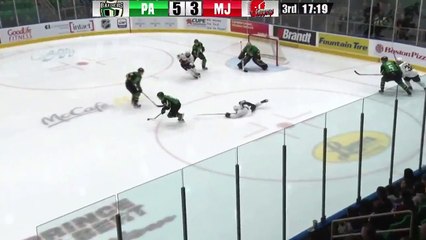 Cole Fonstad scores for the Prince Albert Raiders & Everett Silvertips