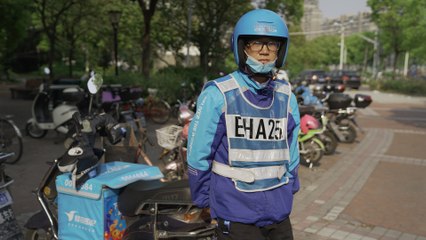 Tải video: Bartender to delivery man: a young Chinese worker’s changing fortunes amid the Covid-19 pandemic