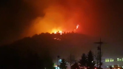 강원도 산불, 12시간 만에 불길 잡아...'진화 헬기' 효과 / YTN