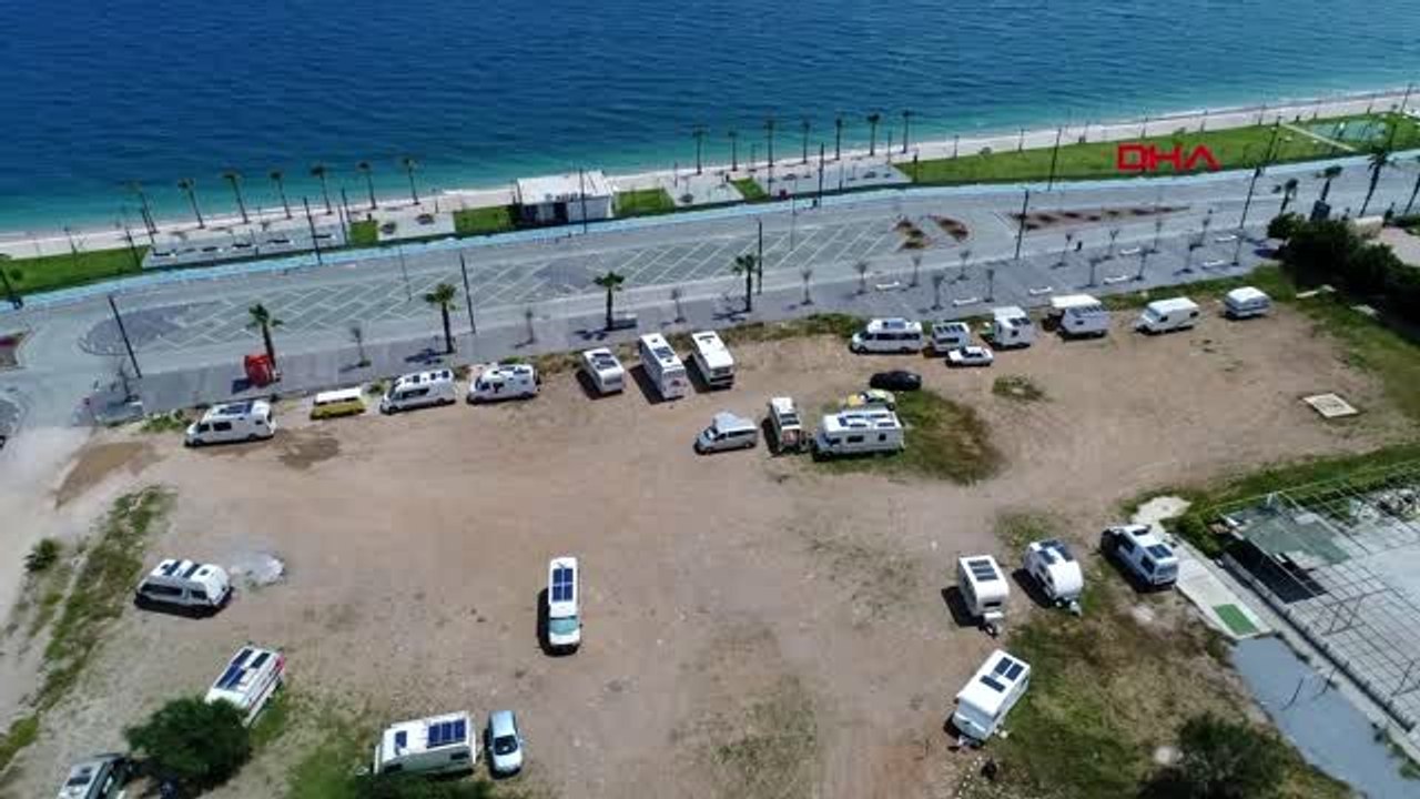 ANTALYA SOKAĞA ÇIKMA KISITLAMASINDA KARAVANDA YAŞAM