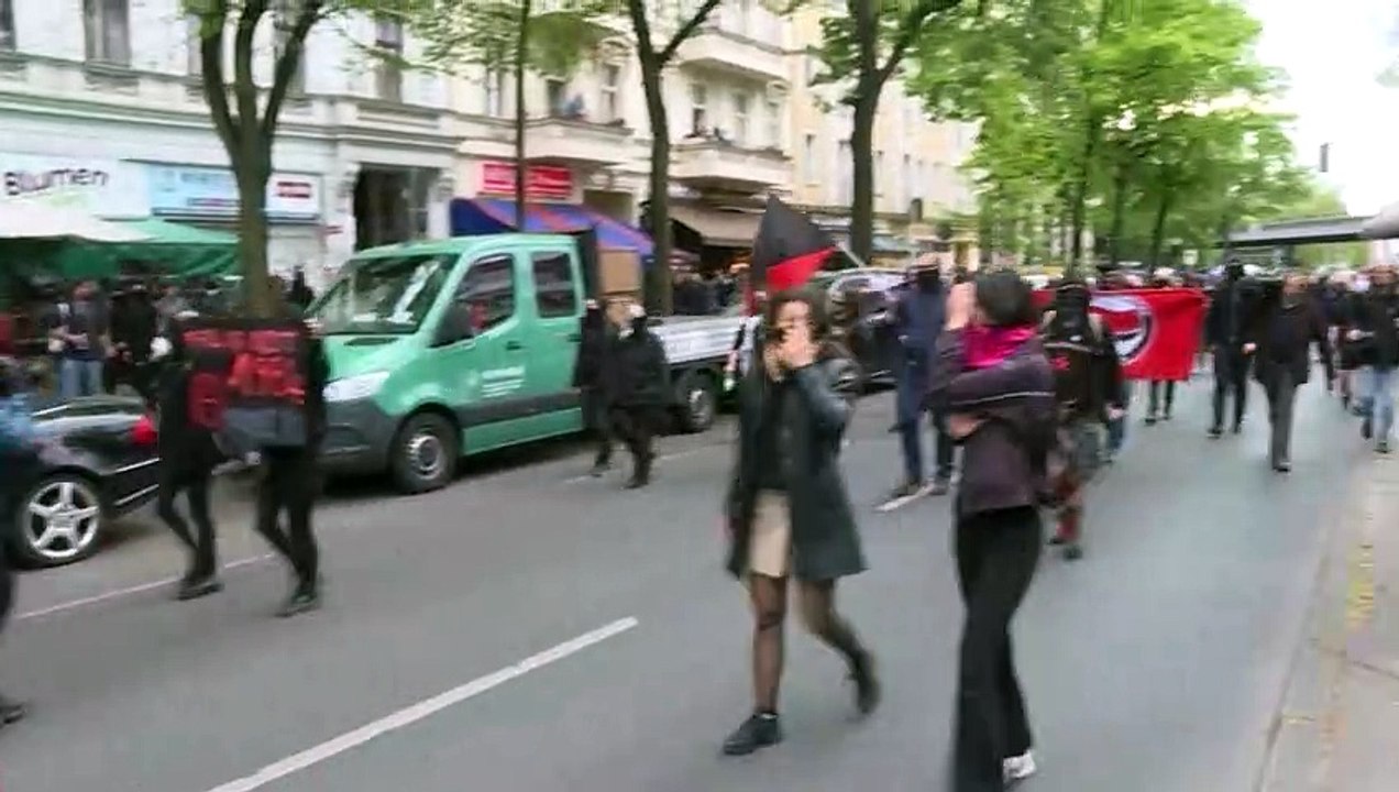 1. Mai: Hunderte Demonstranten trotzen Corona-Beschränkungen