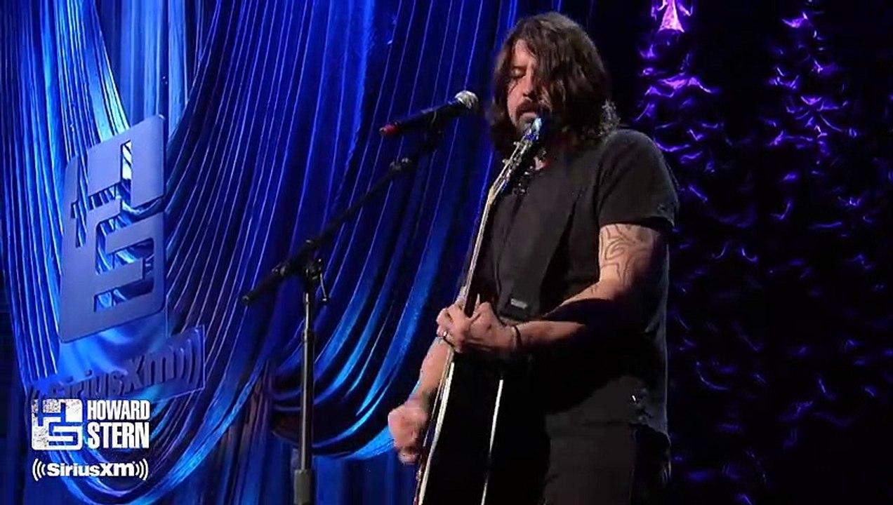 Dave Grohl “Everlong” Acoustic at Howard’s Birthday Bash (2014)
