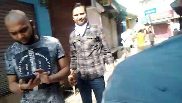 शामलीः लॉकडाउन की उड़ी धज्जियां, कॉस्मेटिक की दुकाने खुली, पुलिस ने की कार्रवाई