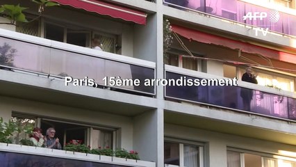 Covid-19 : des Parisiens déguisés dansent et applaudissent le personnel de santé