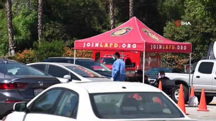- Los Angelas’ta isteyen herkes korona testi yaptırabiliyor- Los Angeles’ta kilometrelerce test kuyruğu oluştu