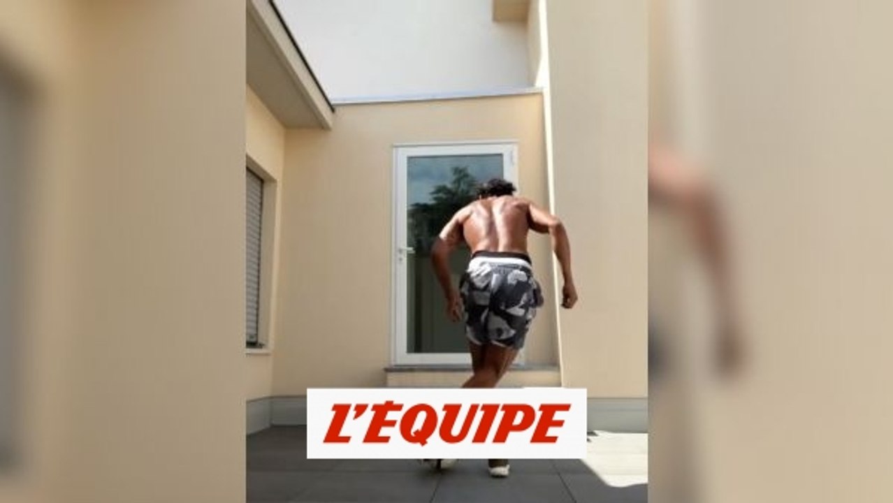 Bruno Alves travaille sa technique dans sa cour - Foot - WTF
