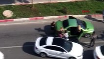 MERSİN Trafikte tartıştığı 3 kadını sopayla darp etti