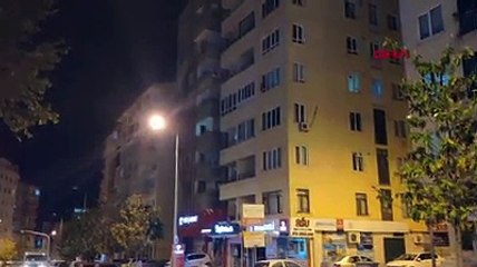 1 Mayıs kutlaması sırasında sokağa giren işçilere coşkulu alkış