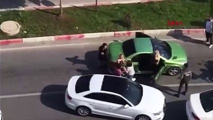 Trafikte tartıştığı 3 kadını sopayla darp etti