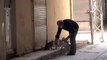 10 yıldır sahipsiz kedilere bakan esnaf sokağa çıkma kısıtlamasında da kedileri yalnız bırakmadı