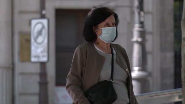 Sevilla vive el primer día de salida para mayores de 70 años