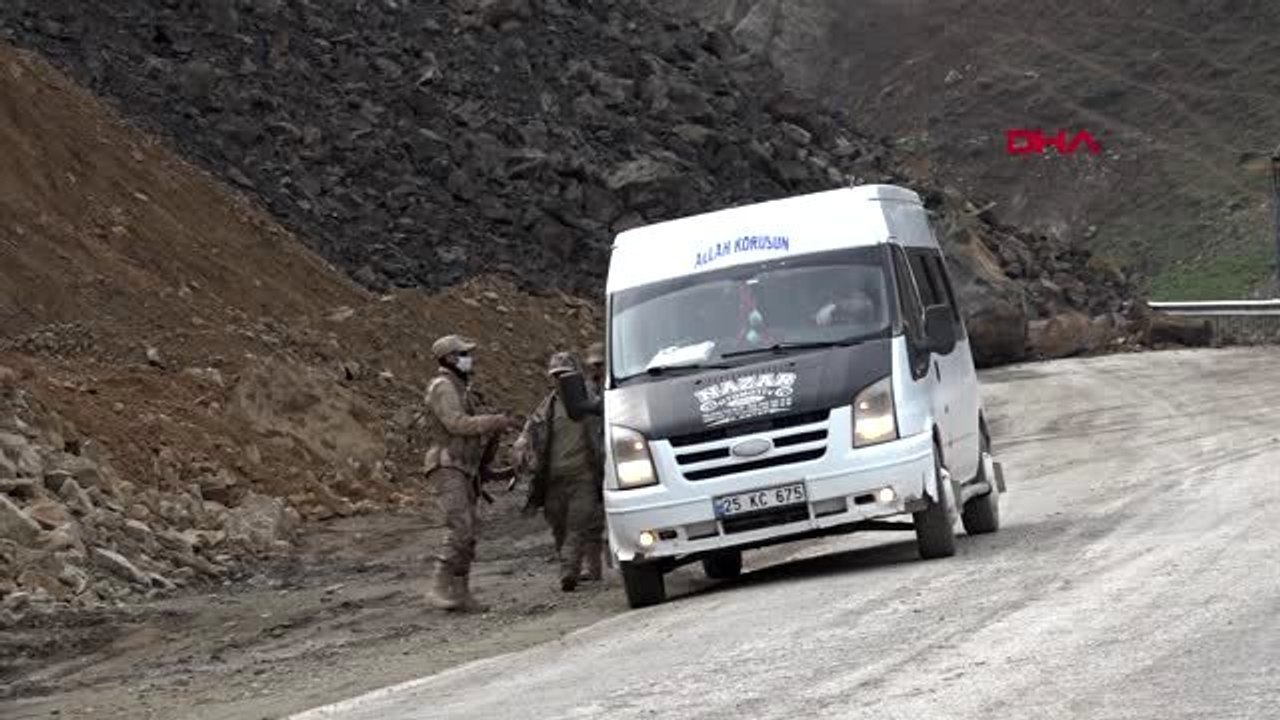 HAKKARİ Heyelan nedeniyle Yüksekova-Hakkari karayolu ulaşıma kapandı