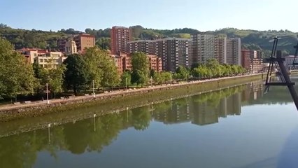 Los mayores alivian su desconfinamiento en torno a la ría