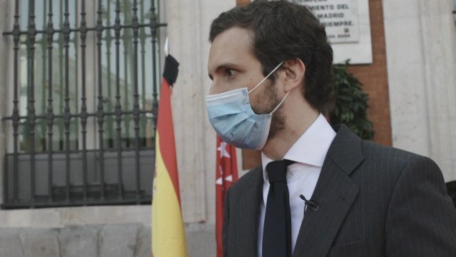 Casado cree que es insostenible que 21 millones de personas dependan de ayudas