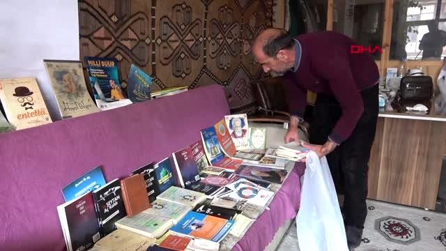 VAN Ercişli fırıncı, ekmek servisi yaptığı müşterilerine kitap hediye ediyor