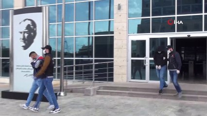 Kargo kolisinden 4 bin 214 adet uyuşturucu hap çıktı