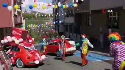 Vatandaş balkondan çaldı animasyon ekibi doyasıya oynadı