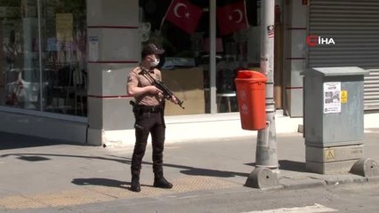 Sultangazi'de sokağa çıkan araçlar denetlendi
