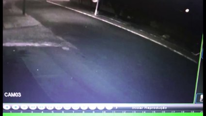 Câmera mostra veículo derrubando poste no Pioneiros Catarinenses