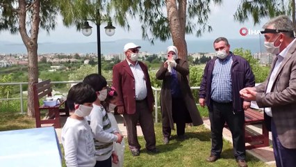 Mardin'deki sağlık çalışanının İzmir'de yaşayan çocuklarına doğum günü sürprizi