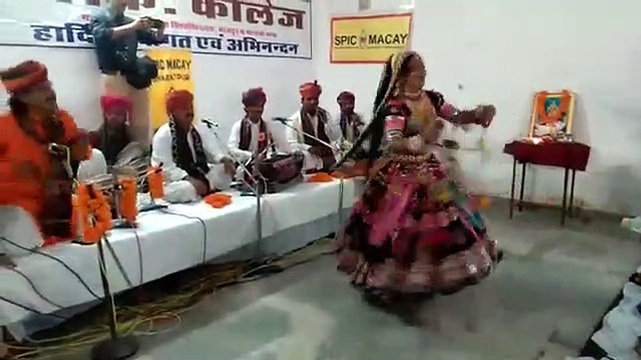 Mharo Mas Mas Dukhe Pet | Super hit dance | Rajasthani Hot Folk Song | Amiya Devi | Sapera Dance