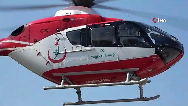 Acil hasta için tarlaya inmek isteyen ambulans helikoptere tarla sahipleri izin vermedi