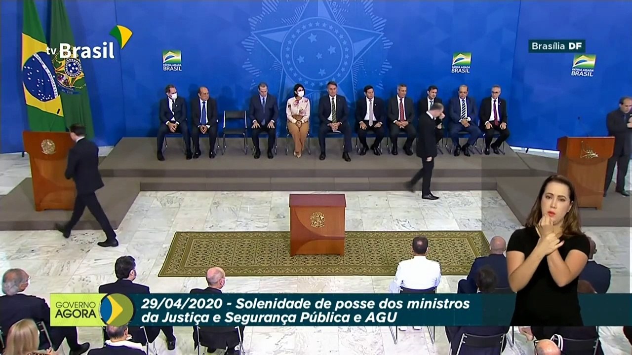 'Cavando a própria fossa'