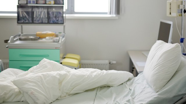 Manhattan Nursing Home Resorts To Storing Bodies In Refrigerated Trucks