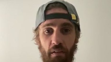 Raúl Albentosa felicita a su madre y a su mujer