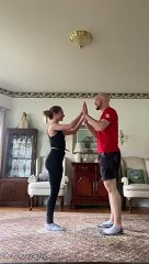 Assommée en entrainement de Patinage artistique dans leur appartement !