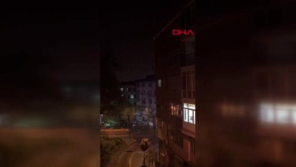 SİLİVRİ'DE ŞİMŞEKLER GECEYİ AYDINLATTI