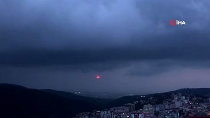 İskenderun Körfezi'nde şimşekler görsel şölen oluşturdu