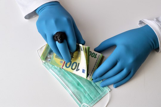 Compras Sanitarias: Algo huele a podrido en el Gobierno PSOE-Podemos