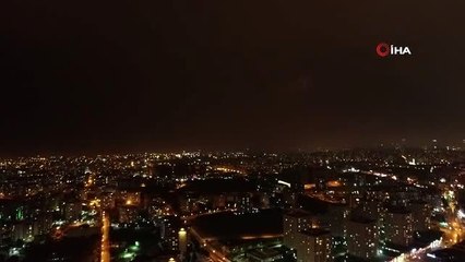 İstanbul'da geceyi aydınlatan şimşekler böyle görüntülendi