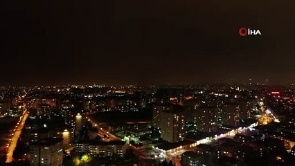 İstanbul’da geceyi aydınlatan şimşekler böyle görüntülendi