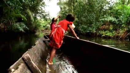 Slighe sgoile  PAPUA NEW GUINEA  - The Most Dangerous Ways To School