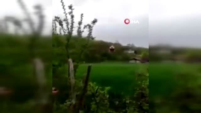 Acil hasta için tarlaya inmek isteyen ambulans helikoptere tarla sahipleri izin vermedi.