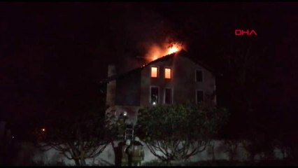 SİLİVRi'DE ÇATI ALEV ALEV YANDI