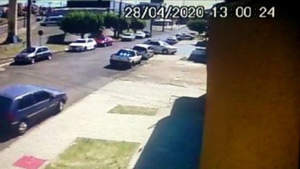 Bairro Universitário: Internauta procura por motorista que atingiu Citroen C4 que estava estacionado