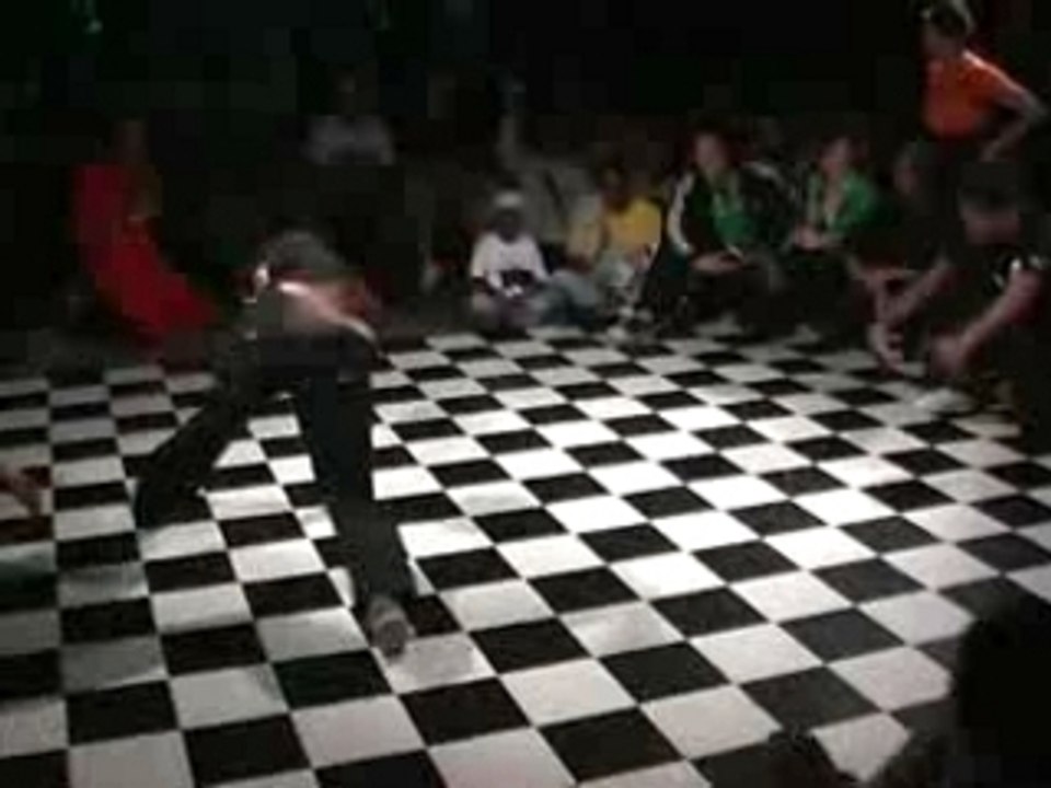 B-girl San ( ZYGOMATIK )