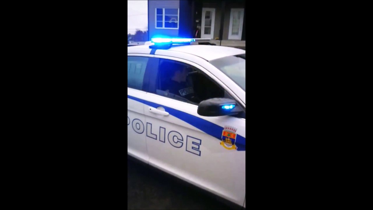Pendant une intervention tendue il dit aux policiers «vous êtes des criminels»